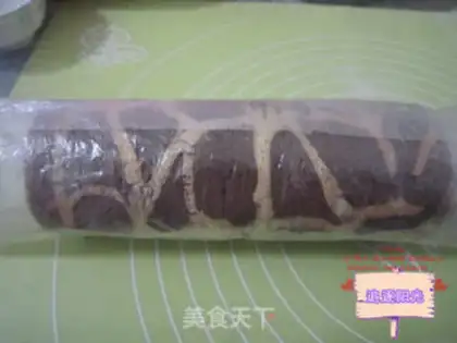 Make A giraffe cake roll step 15