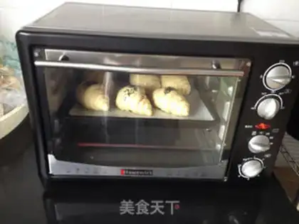 Make Pumpkin rolls step 12