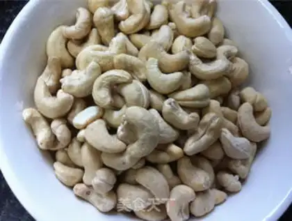 Make Pretzel cashew step 0