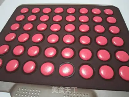 Make French dessert Macalon step 10