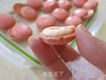 Make French dessert Macalon step 15