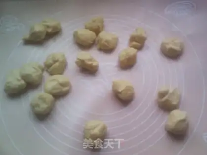 Make Christmas bread step 4