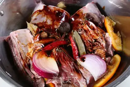 Make Beef sauce (halogenated beef) step 1