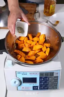 Make Curry pumpkin step 1
