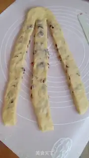 Make Red-tree-bread step 8