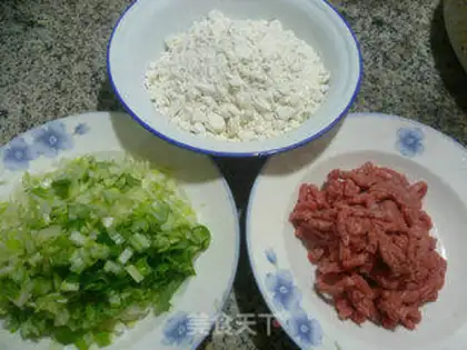 Make Beef pie onion step 0