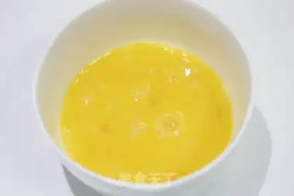 Make Eggs step 1