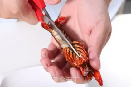 Make Spicy lobster step 1