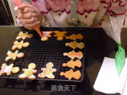 Make Frozen gingerbread man step 13
