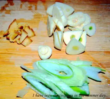 Make Tomato stew tofu step 1