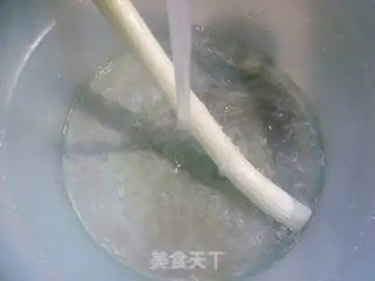 Make Onion fried soybeans step 1