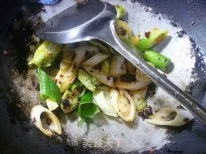 Make Onion fried soybeans step 4