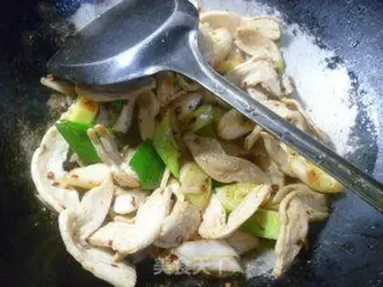 Make Onion fried soybeans step 6