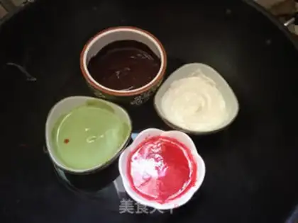 Make Chocolate penguin cake step 4