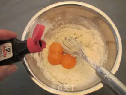 Make raisin cake step 1