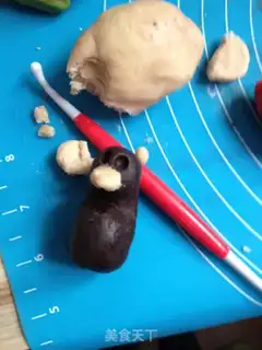 Make Chocolate penguin cake step 12