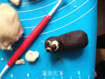 Make Chocolate penguin cake step 13