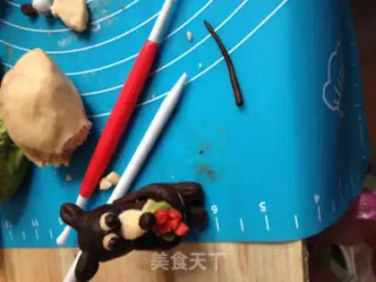 Make Chocolate penguin cake step 17