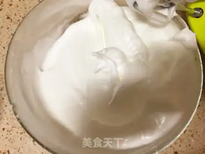 Make Strawberry cupcakes step 3