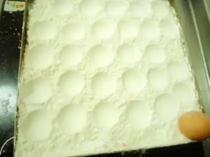 Make A marshmallow step 1