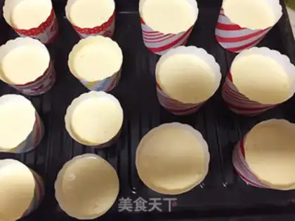 Make Strawberry cupcakes step 4
