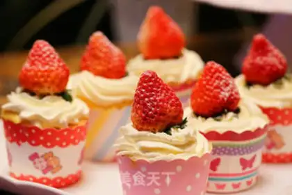 Make Strawberry cupcakes step 7