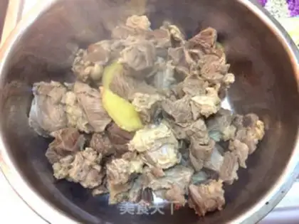 Make Red beef noodles step 3