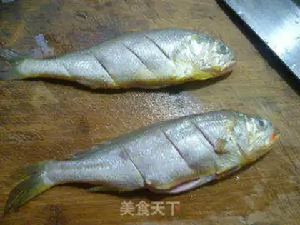 Make Fried yellowfish step 2