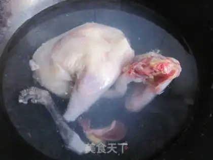 Make Mealfish hen soup step 1