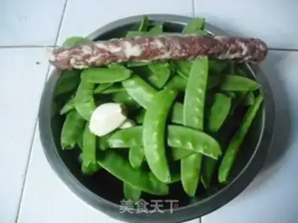 Make Sausage fried Dutch beans step 0