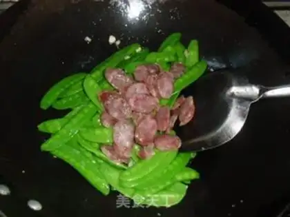 Make Sausage fried Dutch beans step 3