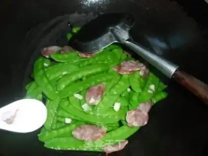 Make Sausage fried Dutch beans step 4