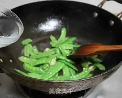 Make Sausage fried Dutch beans step 5