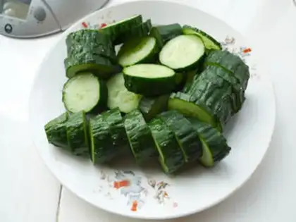 Make Cucumber juice step 1