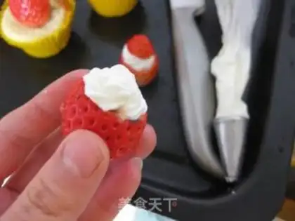 Make Christmas tree cake step 7