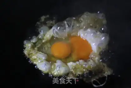 Make Cricket fried eggs step 1