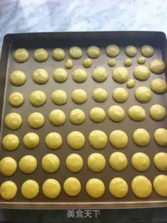 Make Little yolk cookies step 3
