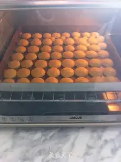 Make Little yolk cookies step 4