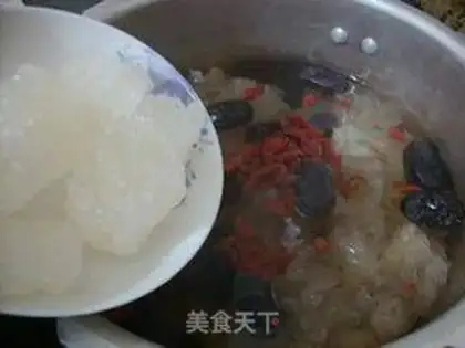 Make A silver spoon with red dates step 6