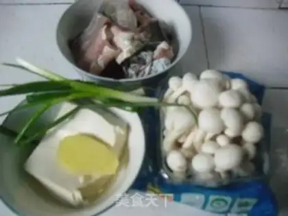 Make Tofu black fish soup step 1