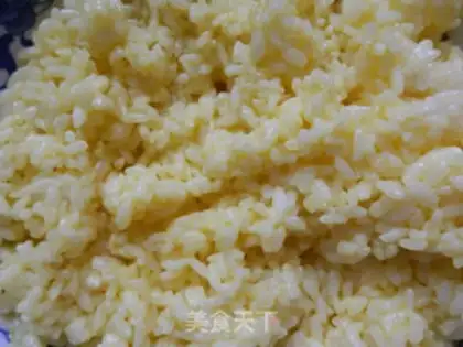 Make Gold egg fried rice buns step 4