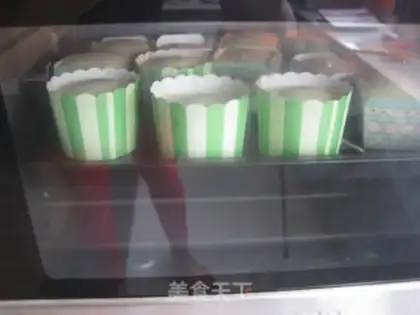 Make Green cupcakes step 7