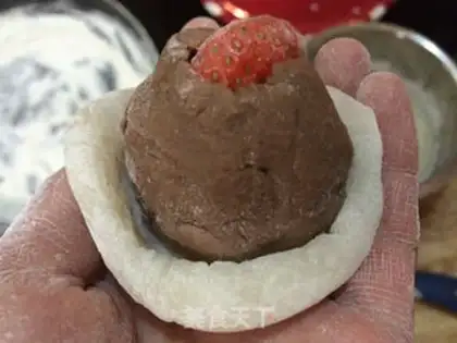 Make Snowman Strawberry Dafu step 7