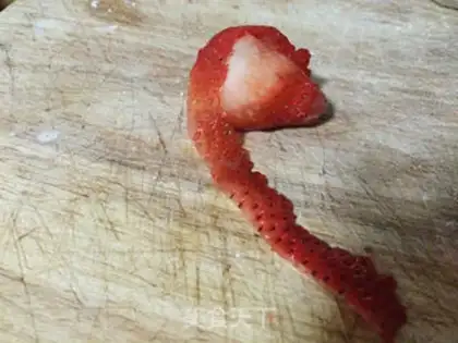 Make Snowman Strawberry Dafu step 10