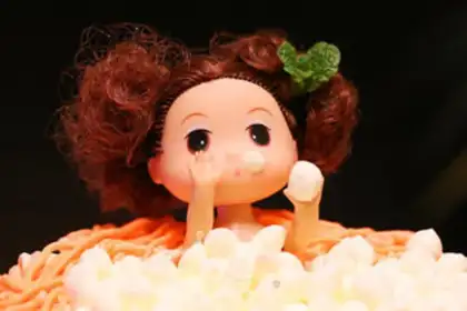 Make Bath doll cake step 11