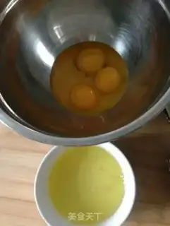 Make Red velvet cake rolls step 1