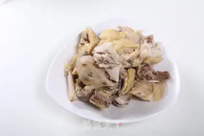 Make Plum pepper chicken soup step 1