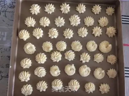 Make Little flower cookie step 6