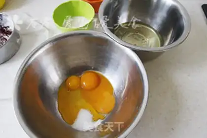 Make Red velvet cream cake step 1