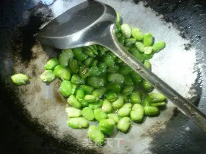 Make Squeeze mushrooms and fried beans step 2